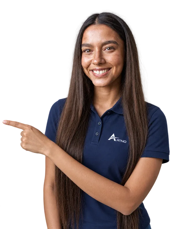 Lia, a assistente da ATNO, apontando para a conversa